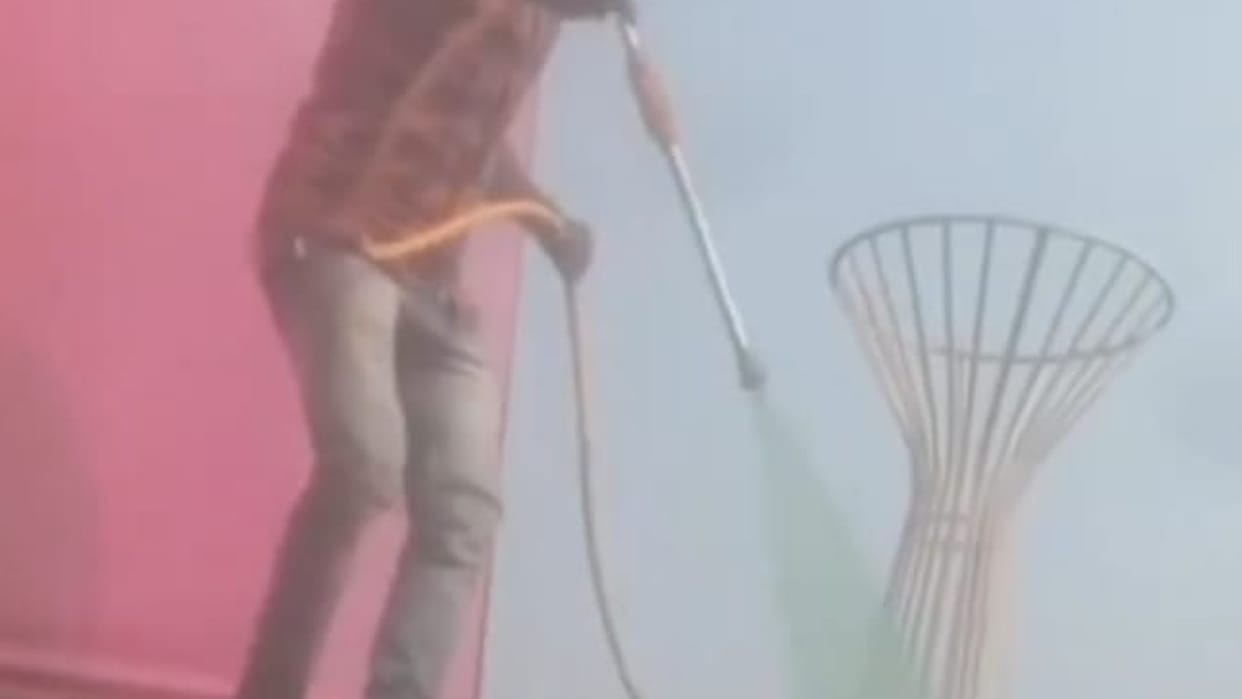 MP Gajab Hai: Color sprayed to make the grass look green in Indore