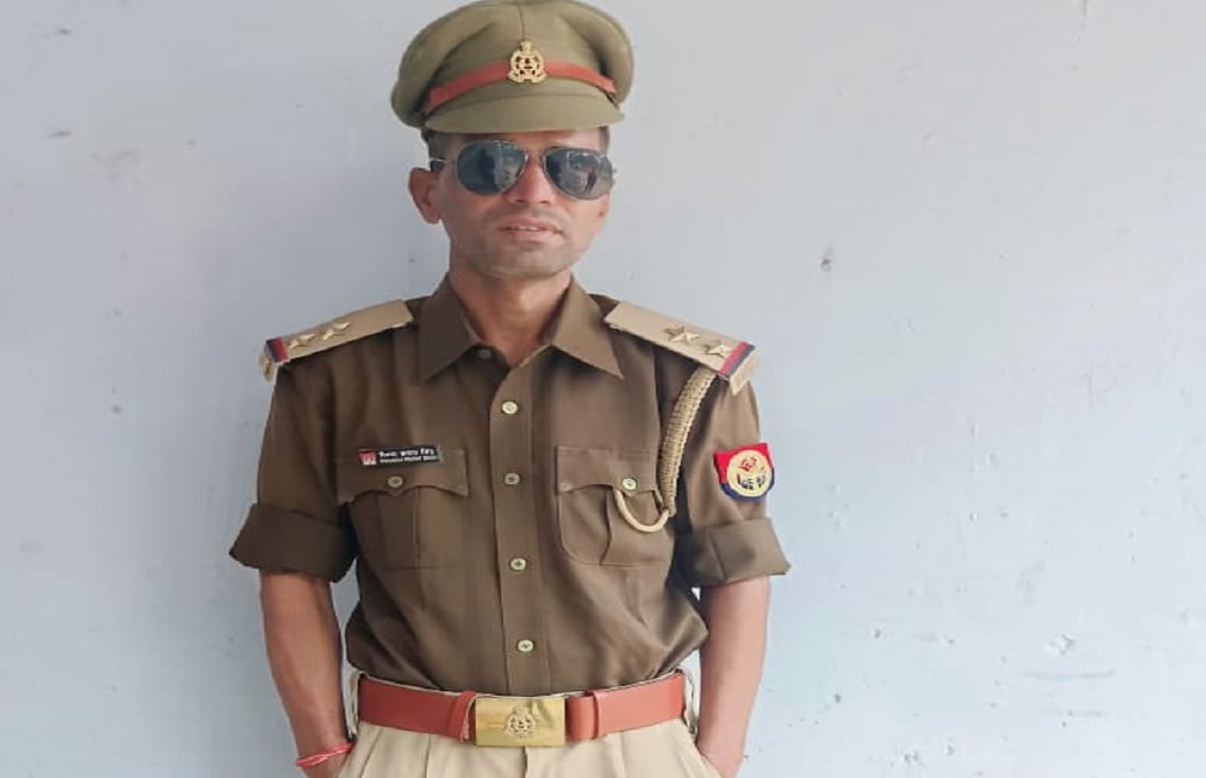 Fake Daroga arrested for threatning villagers in ghazipur he used to wear khaki for extortion