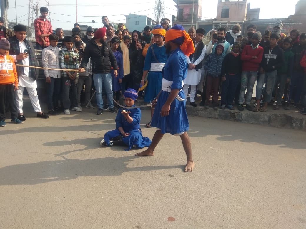 A grand procession was taken out under the leadership of Panj Pyaras.