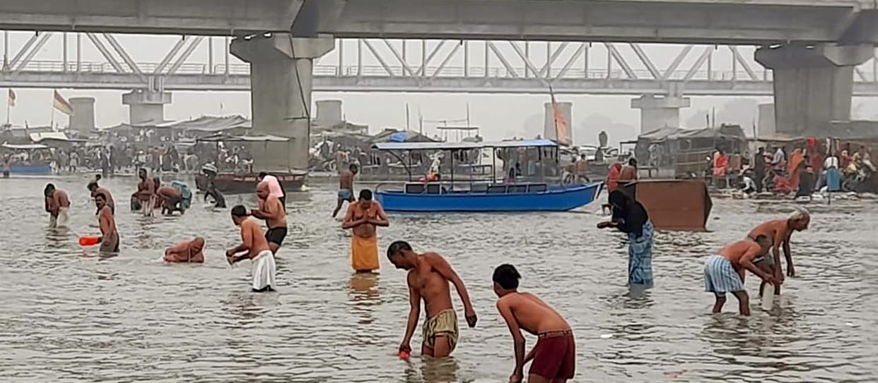 Faith is heavy on the cold...thousands of devotees took a dip in the Ganges