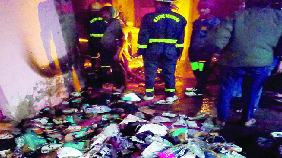 Cloth warehouse caught fire due to short circuit in Hathras