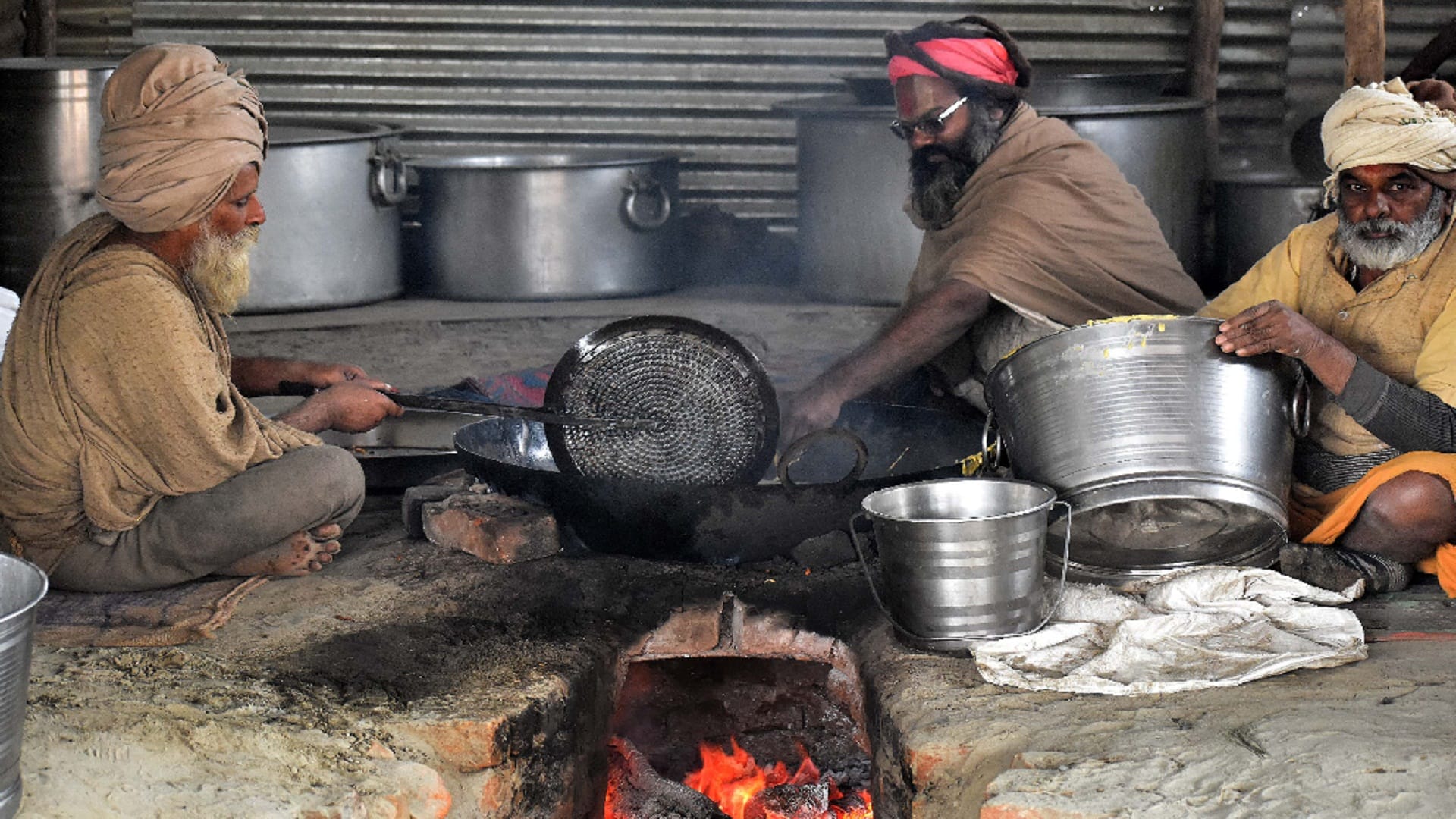 Magh Mela 2023: More than five lakh devotees took a dip in the Triveni of virtue on Maghi Purnima