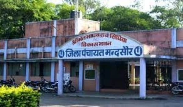 Wife won the election in Mandsaur, husband took oath as deputy sarpanch, secretary suspended