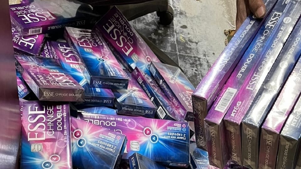 Customs caught cigarettes worth 30 lakhs in Mumbai, cannabis also seized