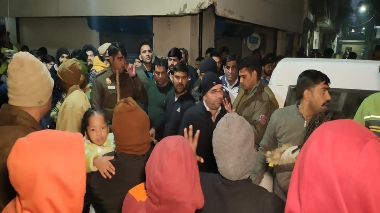 Nigerian citizens misbehaved with Delhi Police