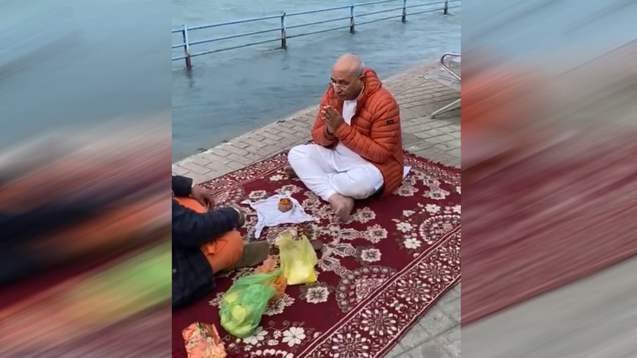 PM Modi mother ashes immersed in Haridwar Uttarakhand news in hindi
