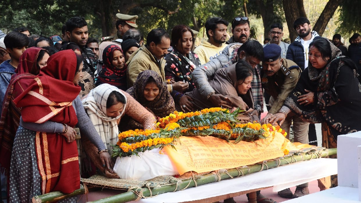Pratapgarh Amar Singh wore uniform after his father's martyrdom, soon he was going to be promoted to the post