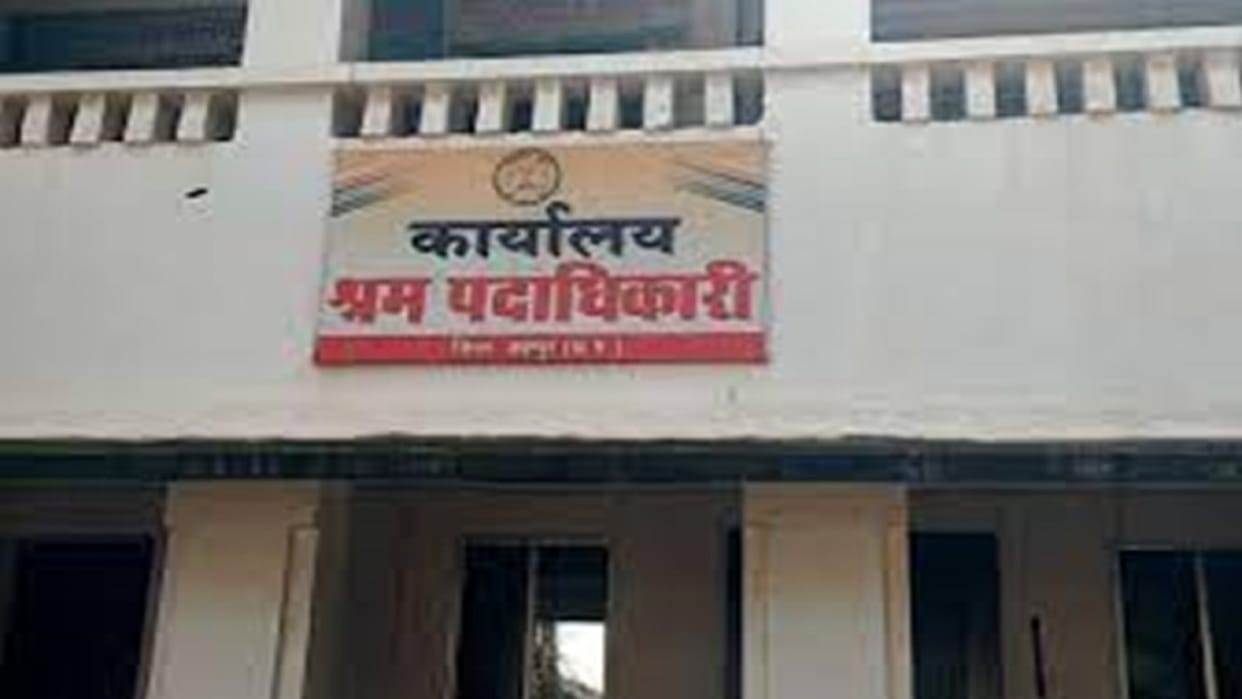 Labor Department raid on three Choice Center in Raipur chhattisgarh