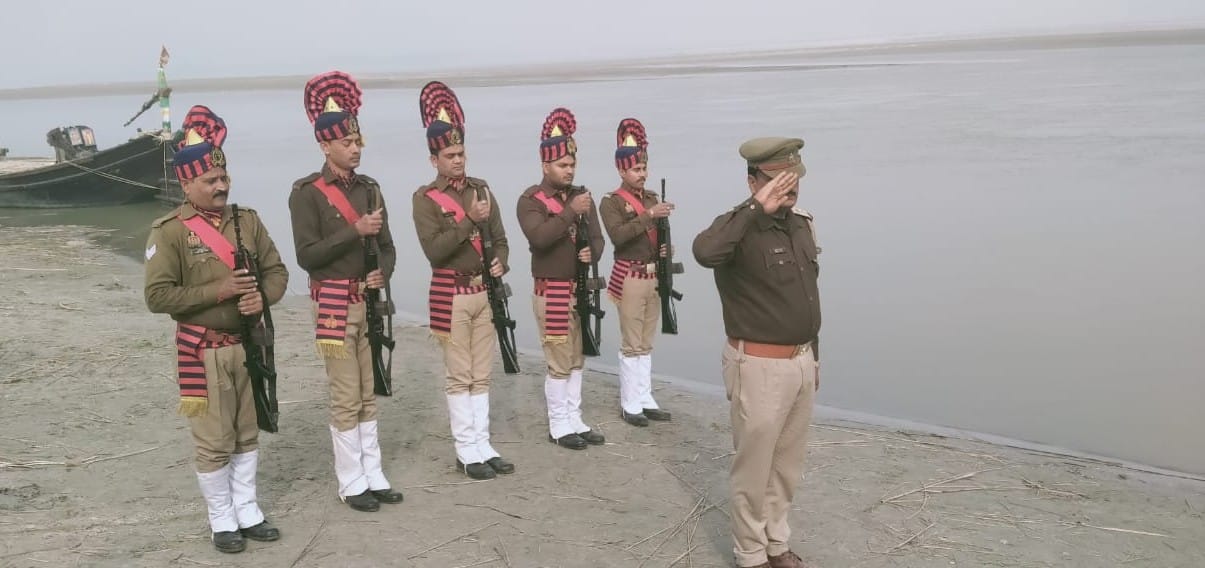 Constable dies after falling from roof in monkey attack