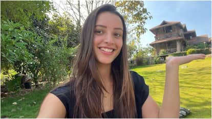 Tripti Dimri shares photos with Anushka Sharma brother Karnesh Sharma and sings Qala song as he records her
