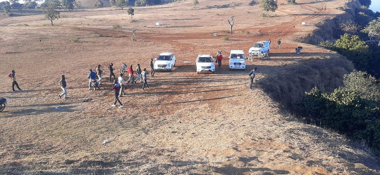 Deadly Selfie: Young man taking selfie from mobile fell from mountain, pulled alive from 200 feet ditch