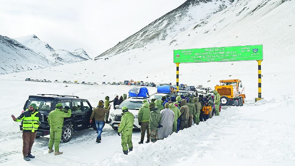 Jammu Kashmir: Zojila Pass closed for traffic, BRO said – decision taken due bad weather