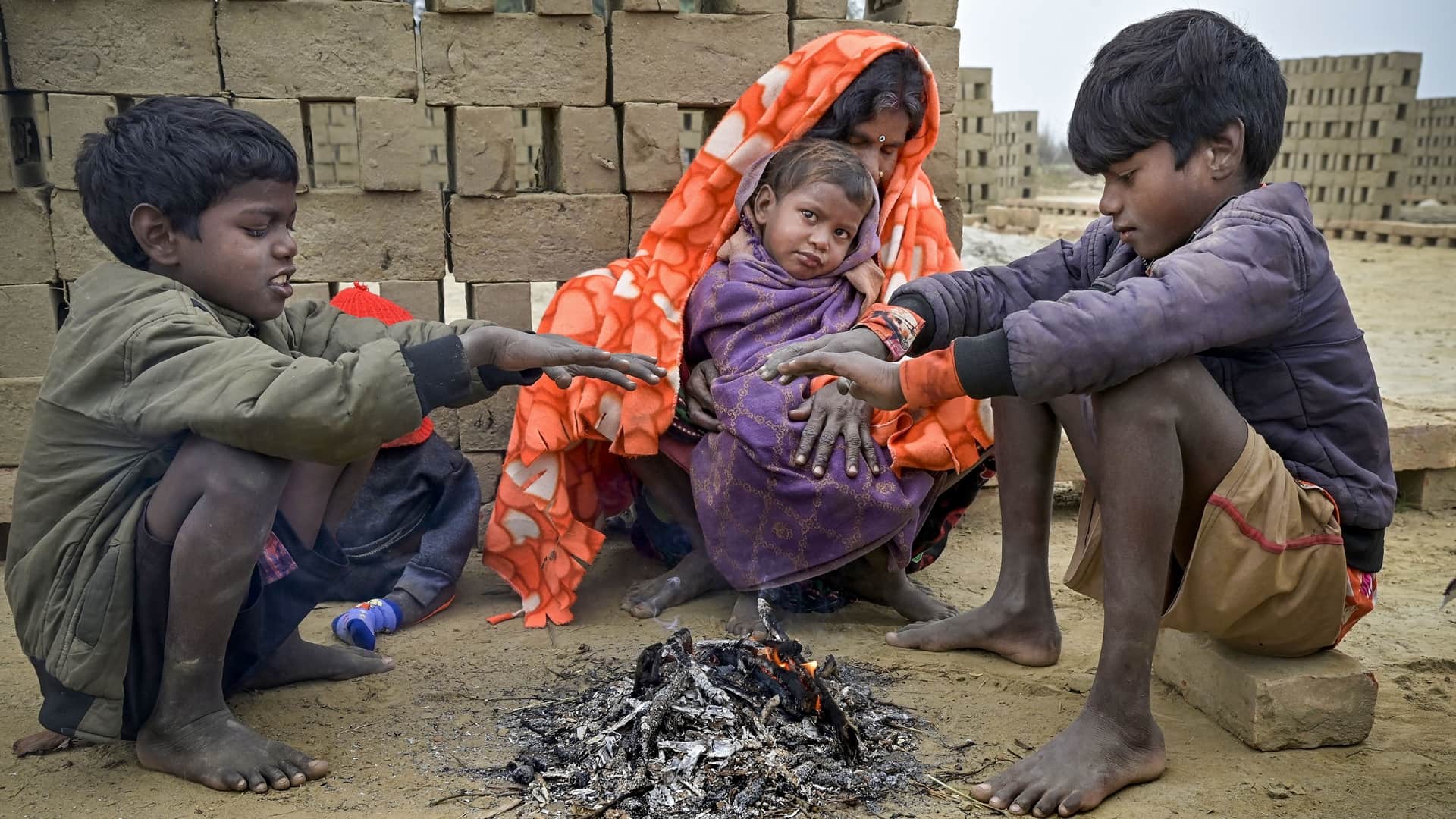 Delhi Current Temperature, Cold wave, dense fog in North India on red alert