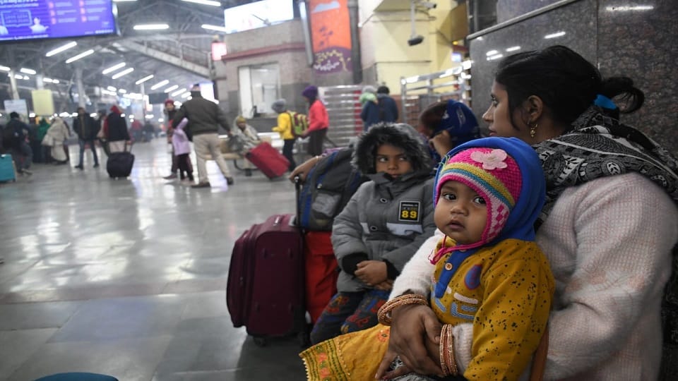 UP Wearther News Outbreak of cold wave and dense fog will continue in different parts of UP on Sunday as well