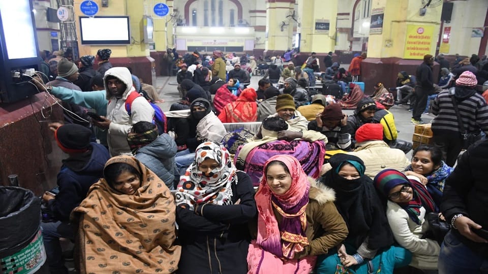 UP Wearther News Outbreak of cold wave and dense fog will continue in different parts of UP on Sunday as well