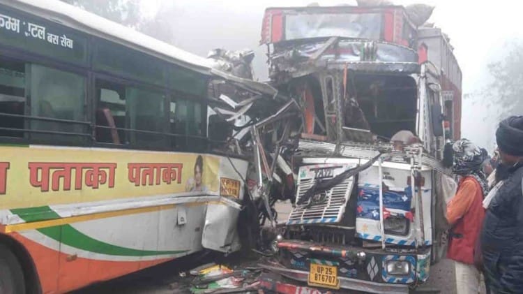 फर्रुखाबाद में भीषण सड़क हादसा