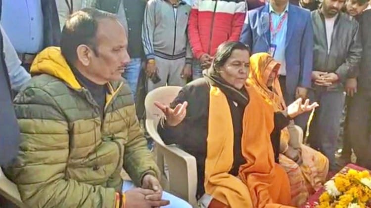 प्रीतम लोधी से मिलीं उमा भारती