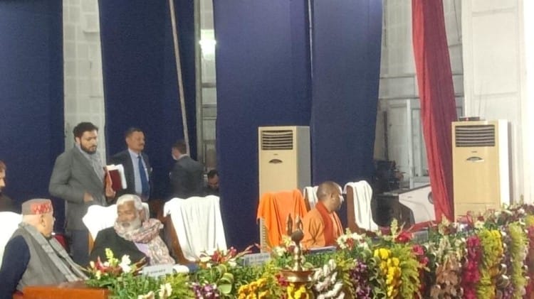 CM Yogi News: वाराणसी पहुंचे मुख्यमंत्री, BHU में किसानों को संबोधित कर देखेंगे टेंट सिटी का हाल बीएचयू के स्वतंत्रता भवन में सीएम योगी