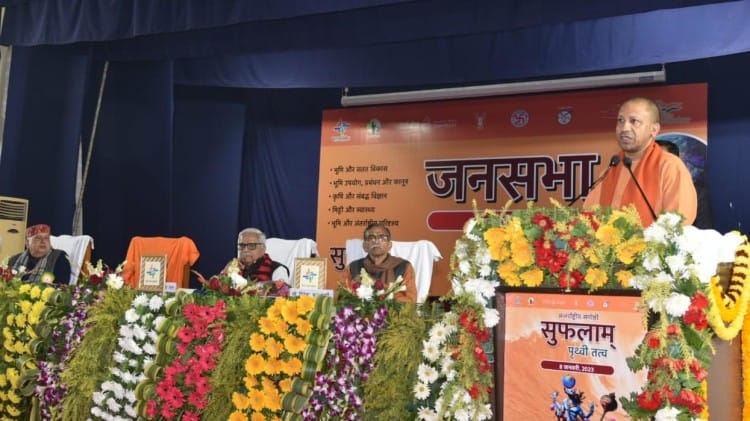 बीएचयू के स्वतंत्रता भवन में सीएम योगी