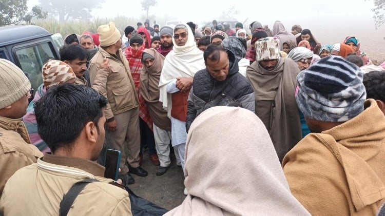 Baghpat News: दिन निकलते ही युवक की पीटकर हत्या, खेत में पड़ा मिला अर्धनग्न शव युवक की हत्या