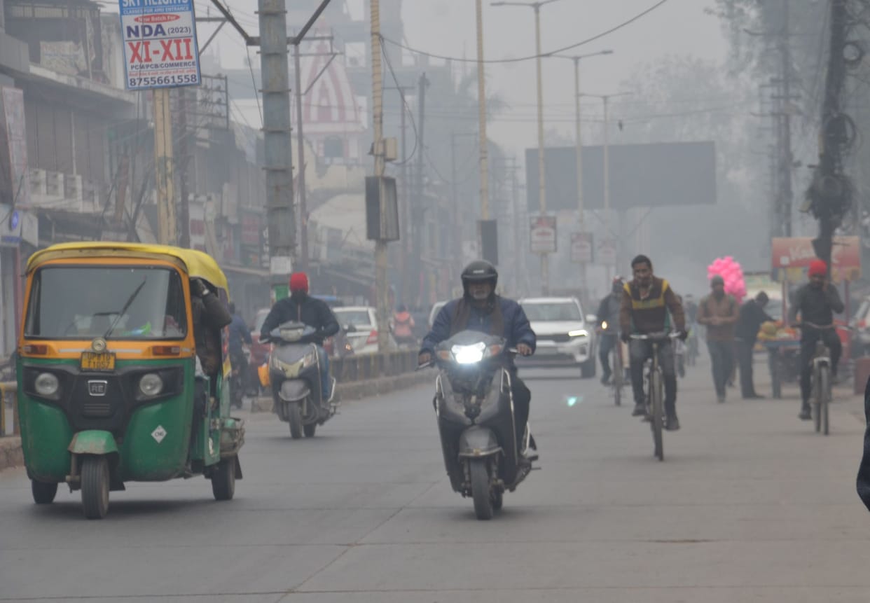 maximum temperature four minimum three degrees in Aligarh