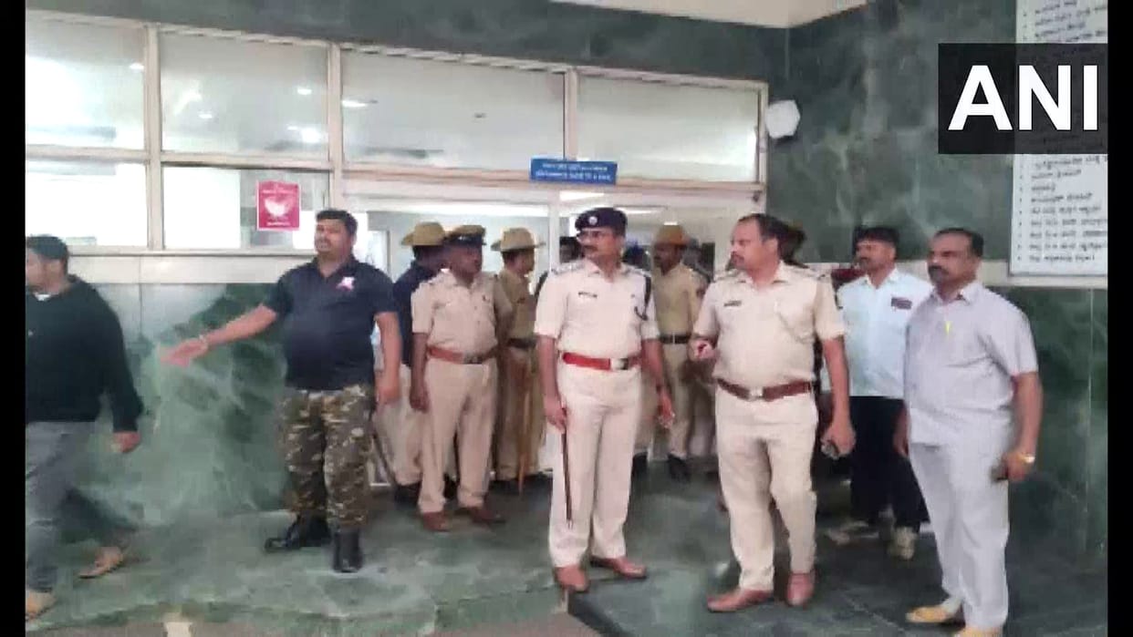 Karnataka- Ravikumar Kokitkar, Belagavi President of Sri Ram Sene, and driver shot at by miscreants