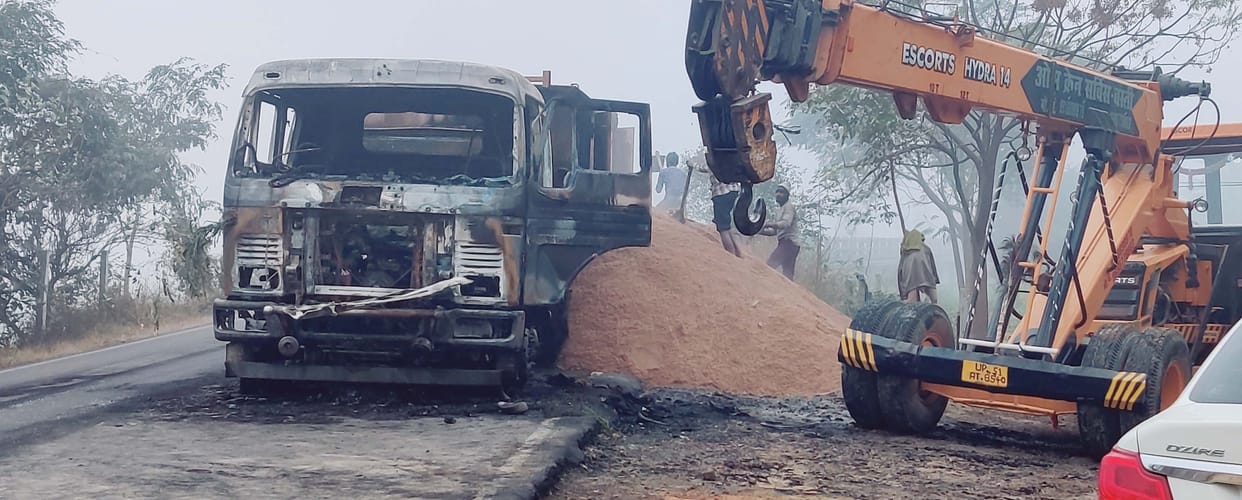 Trailer caught fire, driver and operator saved their lives by jumping