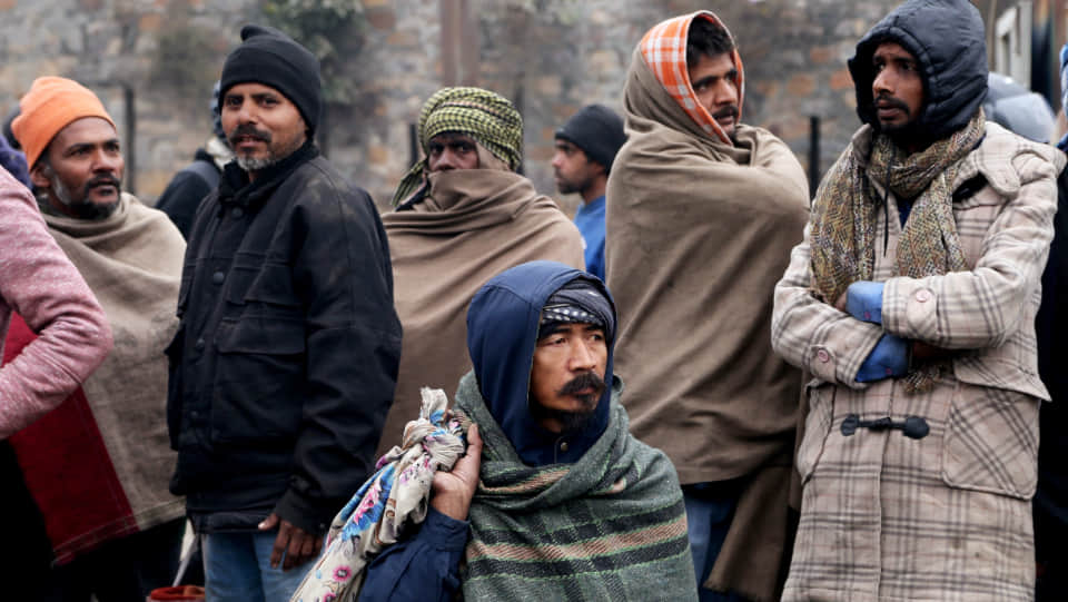 Delhi Current Temperature, Cold wave, dense fog in North India on red alert