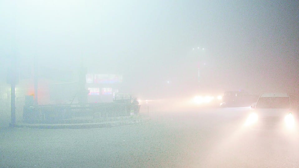 Minimum temperature drops due to cold wave and dense fog in Bareilly