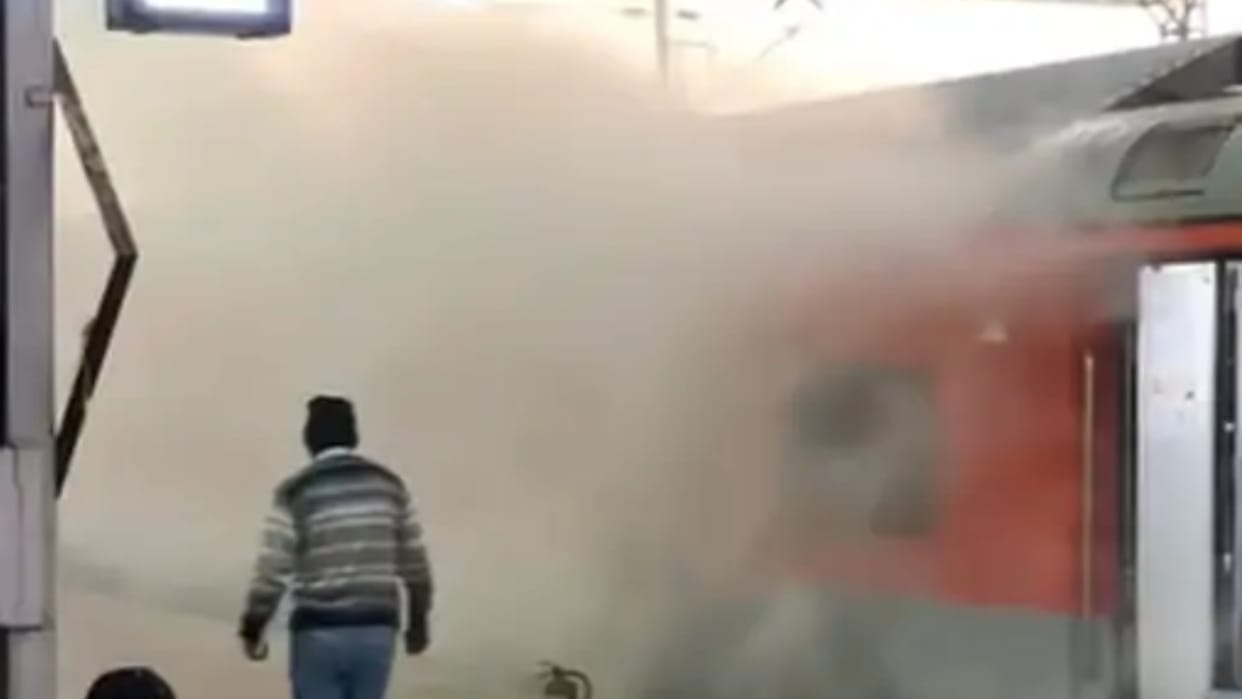 Ajmer-Bandra train caught fire on Kishangarh Railway station