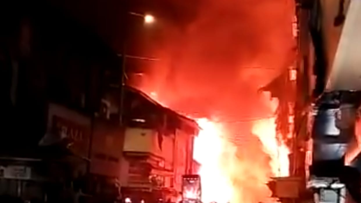 Fire breaks out in two-storey building in Masjid Bunder area of south Mumbai