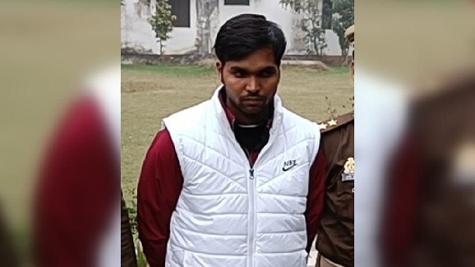 Gorakhpur News 12th pass was running the hospital used to operate patients