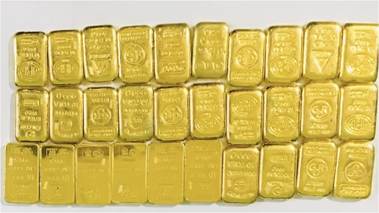 West Bengal Big Success For Bsf Arrested Two Smugglers With Gold Biscuits Worth Two Crores