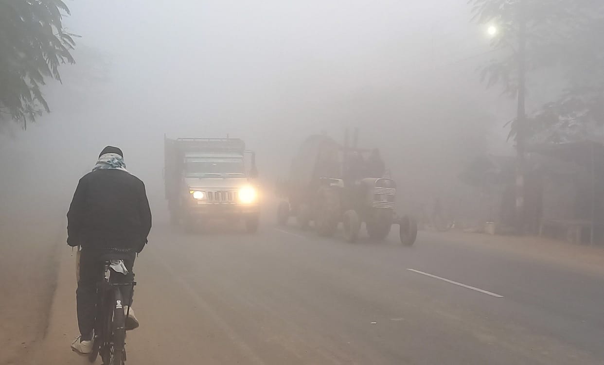 Hathras: Vehicles running without lights and reflectors, danger of accident