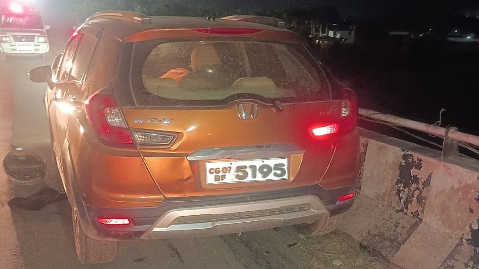 Scooty rider couple killed in car collision in Durg