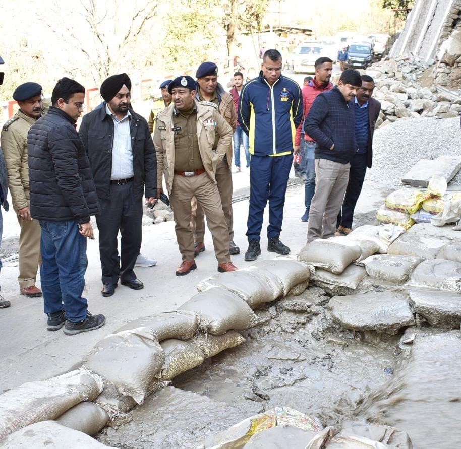 Joshimath sinking Central Government team reached Dehradun to study about landslide