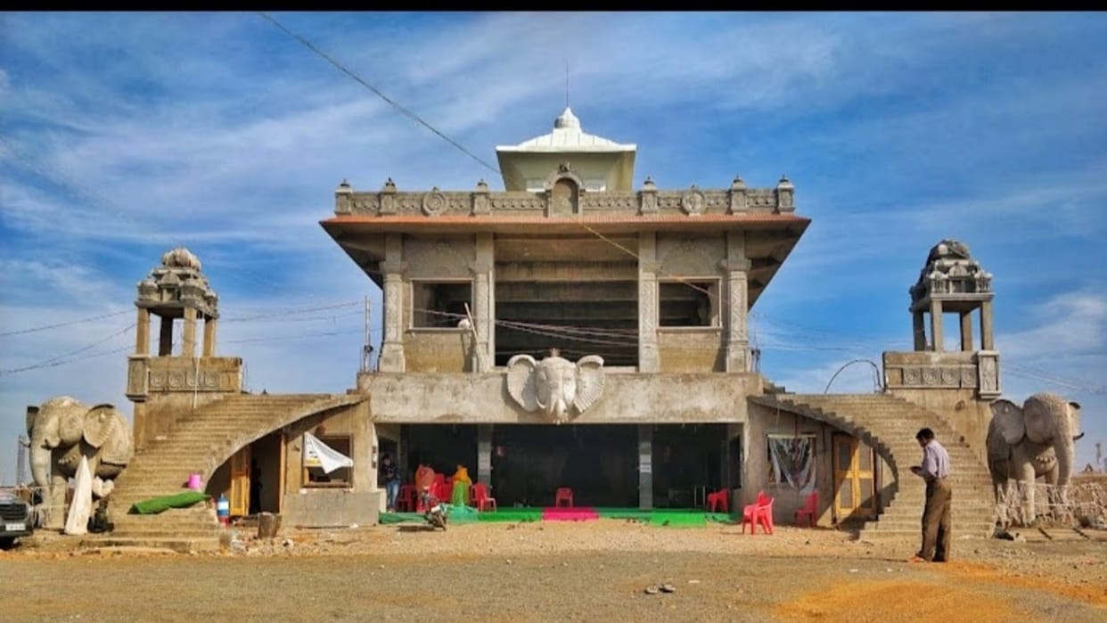 Cheating on social media in the name of Kubereshwar Dham of sehore case registered