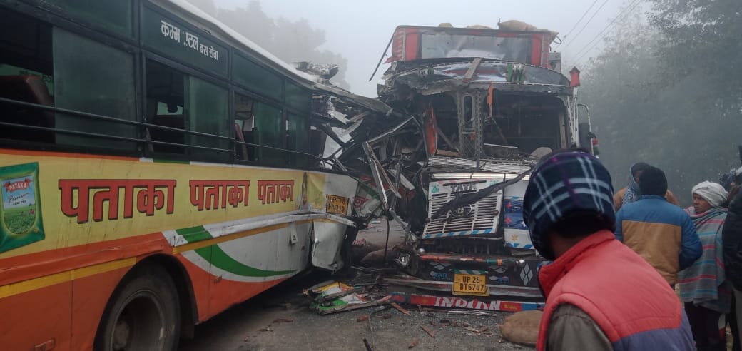 Farrukhabad Road Accident, After the loud noise there was an outcry, the injured kept suffering for 35 minutes