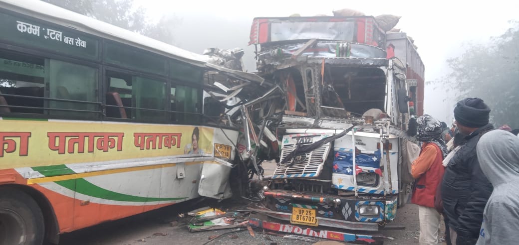Farrukhabad Road Accident, After the loud noise there was an outcry, the injured kept suffering for 35 minutes