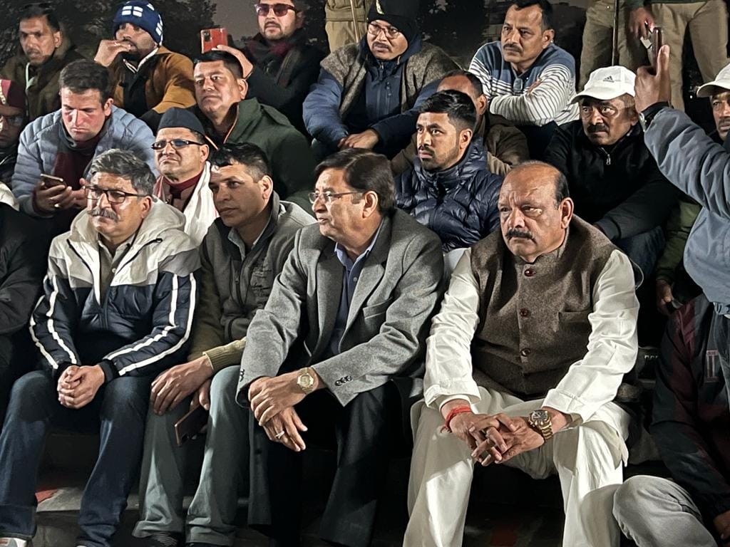 Dehradun News: Employees Protest And CM House march for old pension restoration