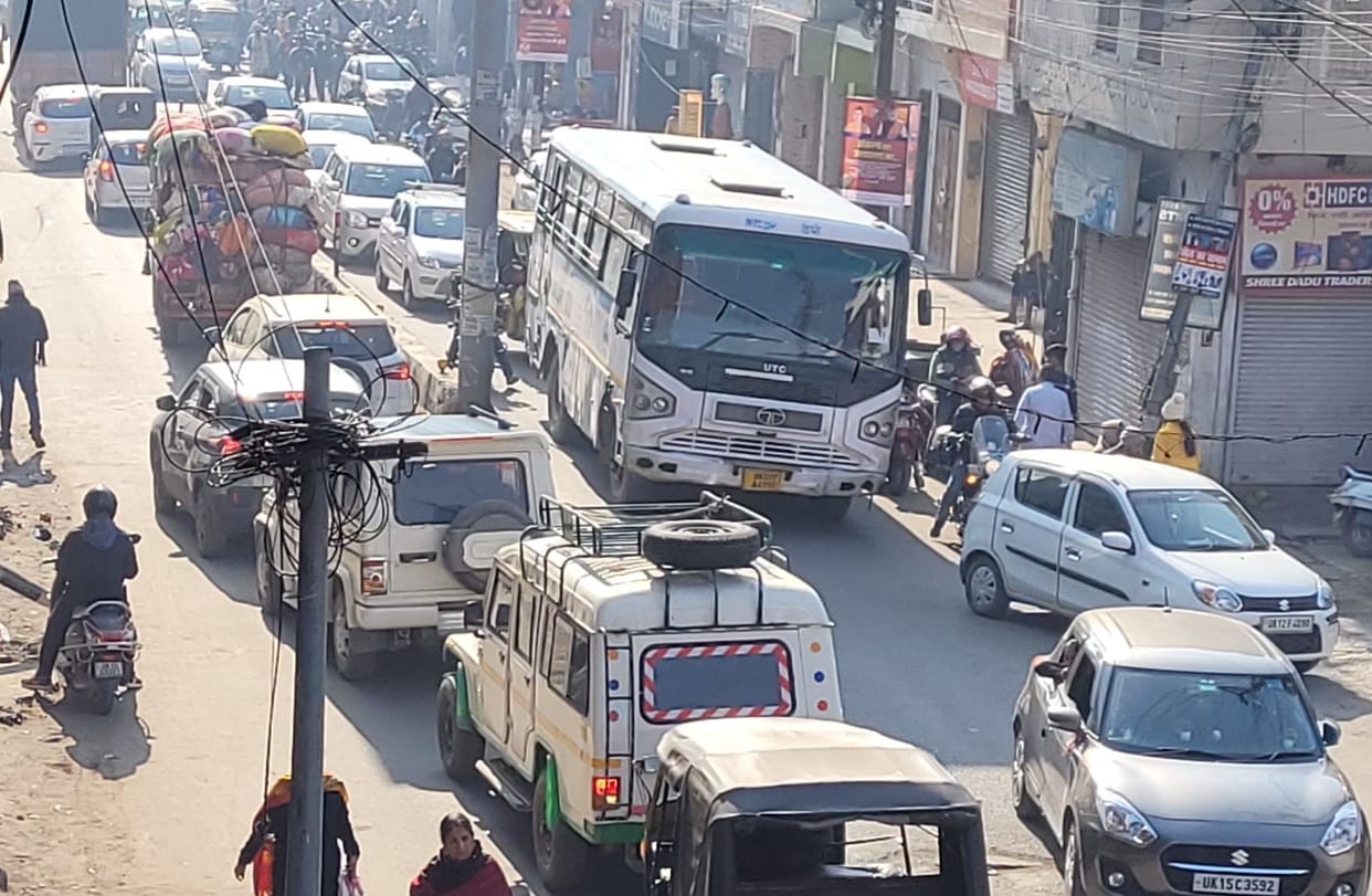 Situation deteriorated due to weekend and parking of vehicles in no parking