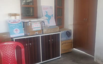 मंडी जिला के सुंदरनगर उपमंडल की पीएचसी चौक में बिना कमरे धूल फांक रहा क्रसना लैब का सामान। संवाद