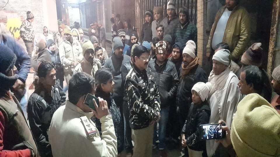 Bareilly Masked miscreants fired father and son sitting in shop