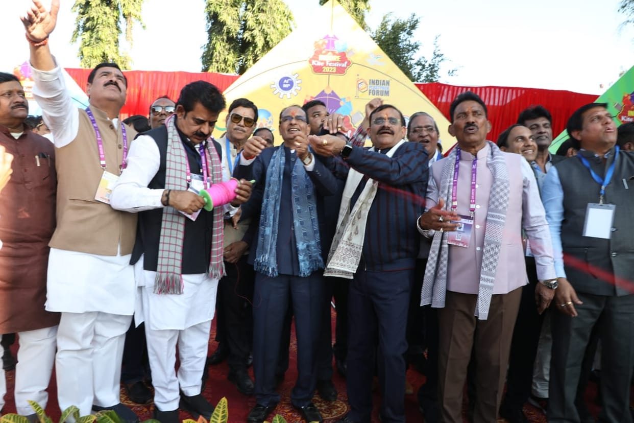 cm shivraj singh chouhan in kite festival indore nri event