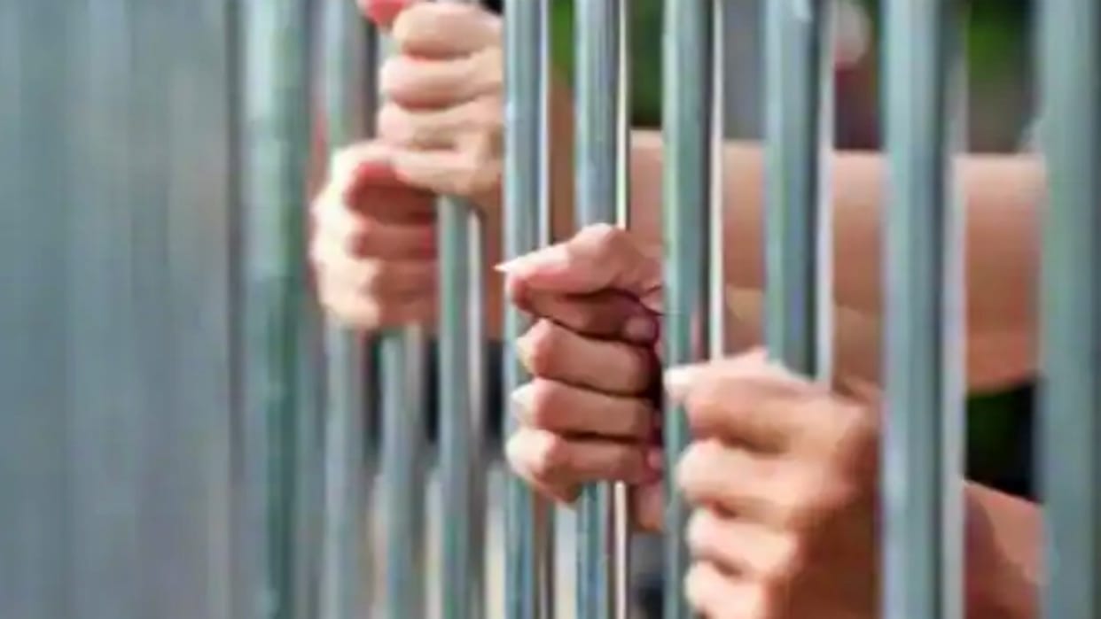 MP News Police arrested six accused who committed many crimes including two robberies