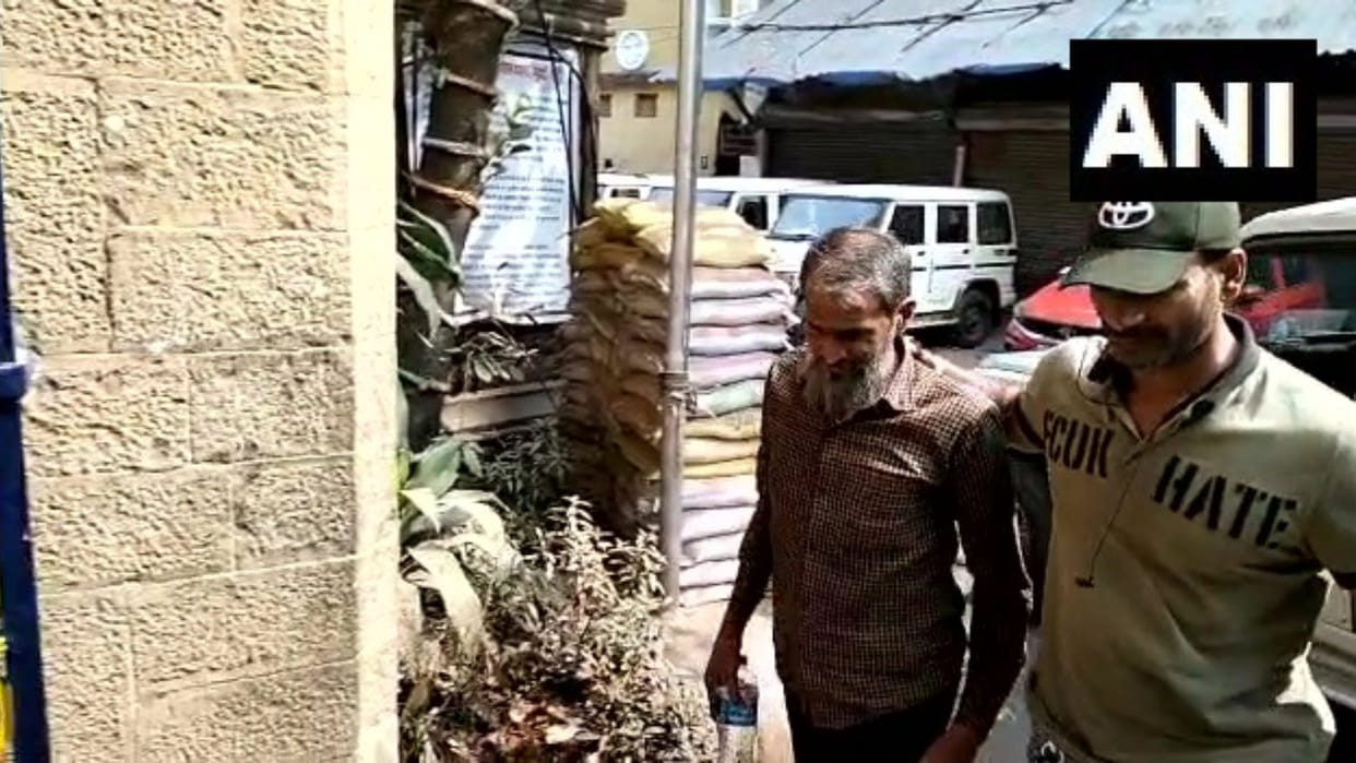 mumbai news updatest  Nabi Yahya Khan arrested by ats threatening with 1993 blast like explosion in city
