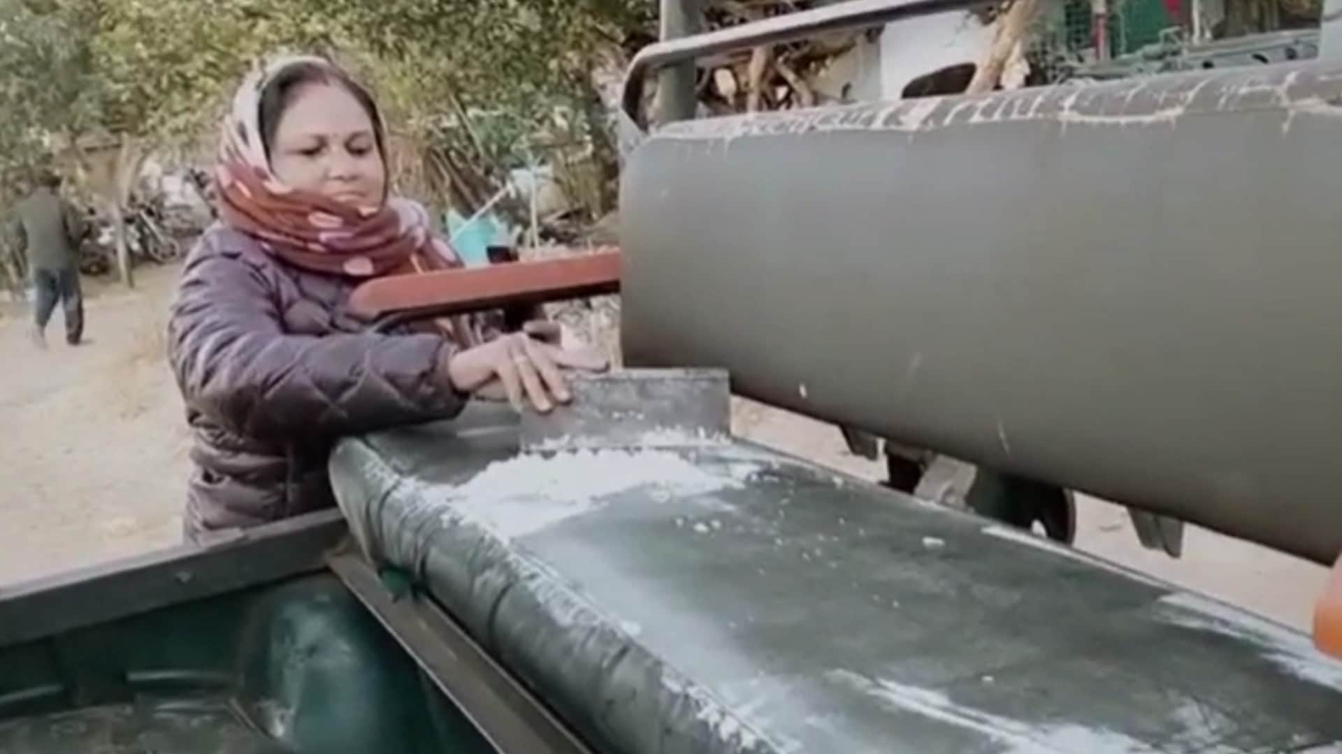 पचमढ़ी में ओस की बूंदें जमी