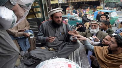 Flour Crisis: Attacks for flour, sacks being stolen what is happening in pakistan for flour, reason for crisis