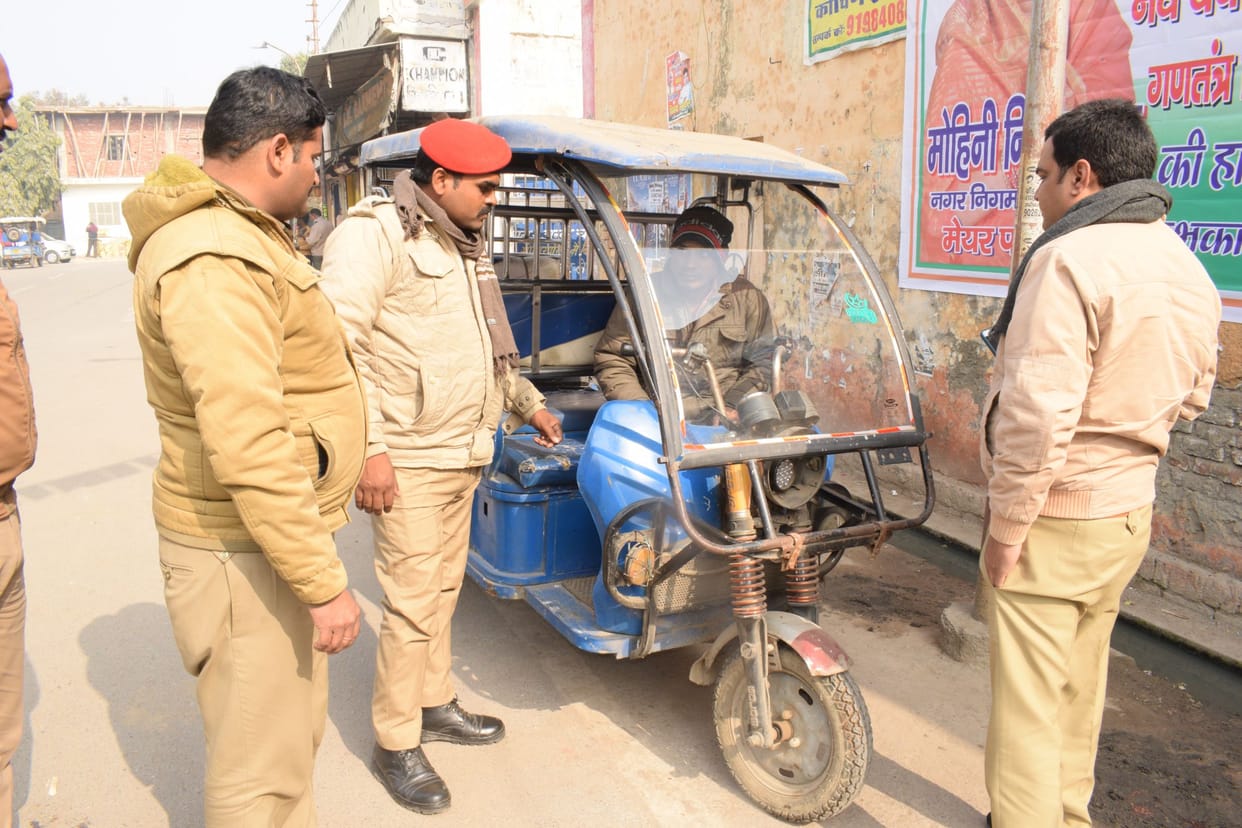 Challan of 23 e-rickshaws running without registration, 33 seized