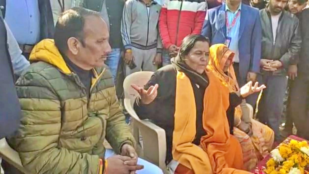 Politics Uma Bharti met Pritam Lodhi know its political significance